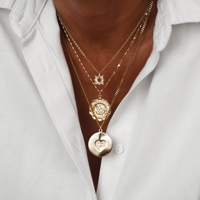 Collier Lova médaille coeur gravé femme-9Avril