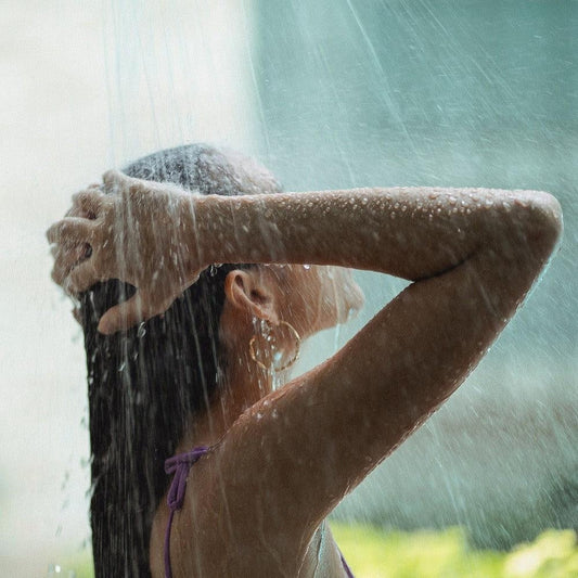 Pouvez-vous porter des bijoux en plaqué or sous la douche ?-9avril