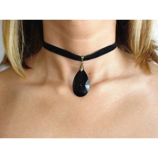 Quelle est la signification du collier ras du cou (ou choker) ?-9avril