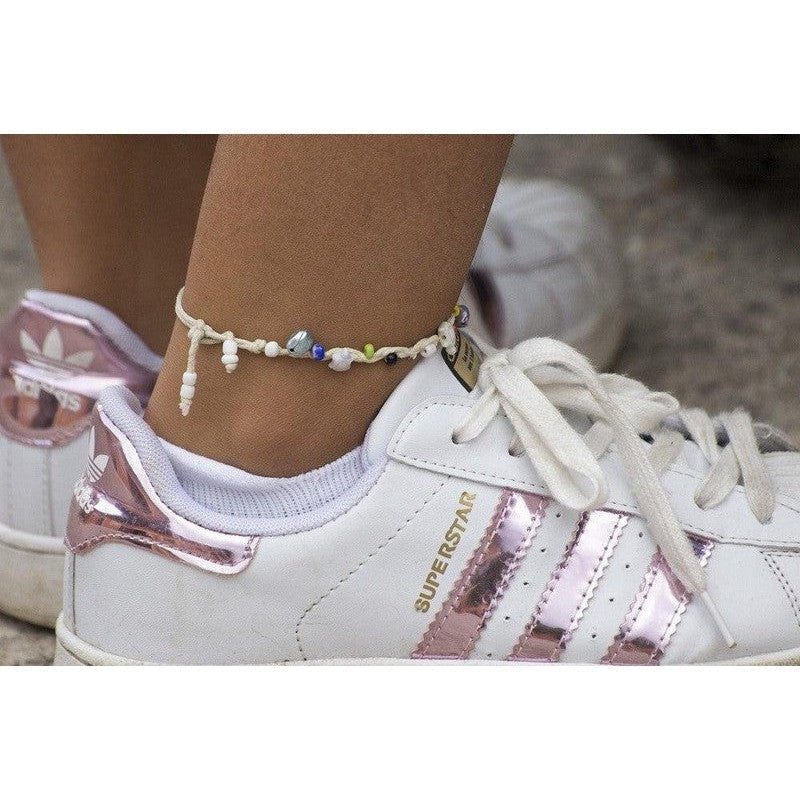 Quelle est la signification d'un bracelet de cheville porté a la cheville droite ?-9avril