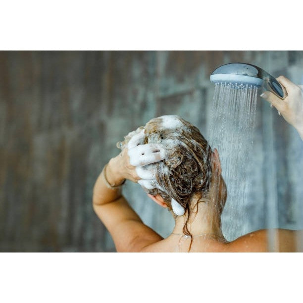 Quels bijoux peut-on porter sous la douche ? ( 2024 )-9avril