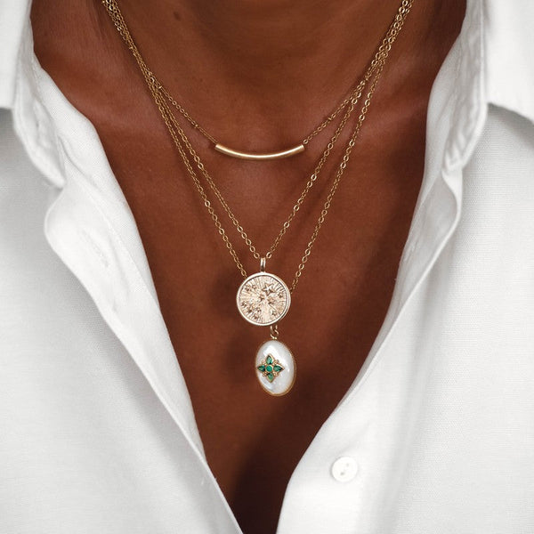 Collier Charleston Absinthe médaille nacre et diamant vert-9Avril